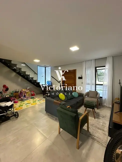Foto 2 de Casa de Condomínio com 4 quartos à venda, 200m2 em Jardim Jacinto, Jacarei - SP