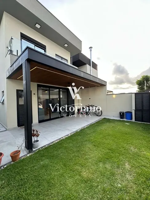 Foto 9 de Casa de Condomínio com 4 quartos à venda, 200m2 em Jardim Jacinto, Jacarei - SP