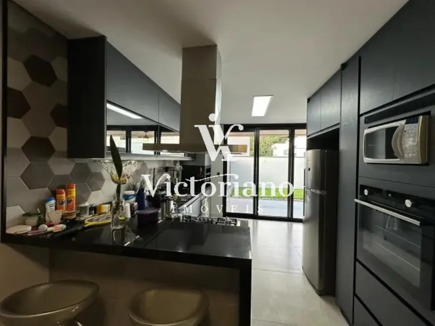 Foto 5 de Casa de Condomínio com 4 quartos à venda, 200m2 em Jardim Jacinto, Jacarei - SP