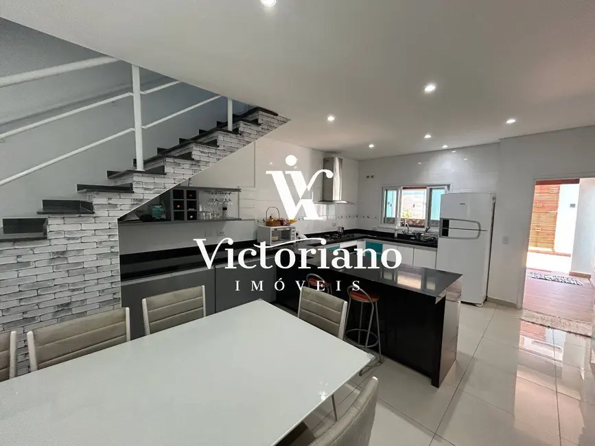 Casa de Condomínio com 3 quartos à venda, 231m2 em Jardim Jacinto, Jacarei - SP - imagem 7 Foto 7 de Casa de Condomínio com 3 quartos à venda, 231m2 em Jardim Jacinto, Jacarei - SP