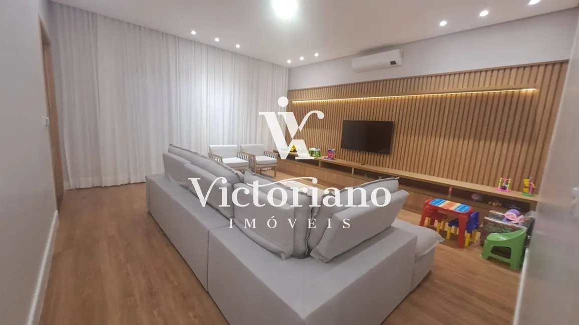 Foto 1 de Casa com 3 quartos à venda, 250m2 em Sao Jose Dos Campos - SP