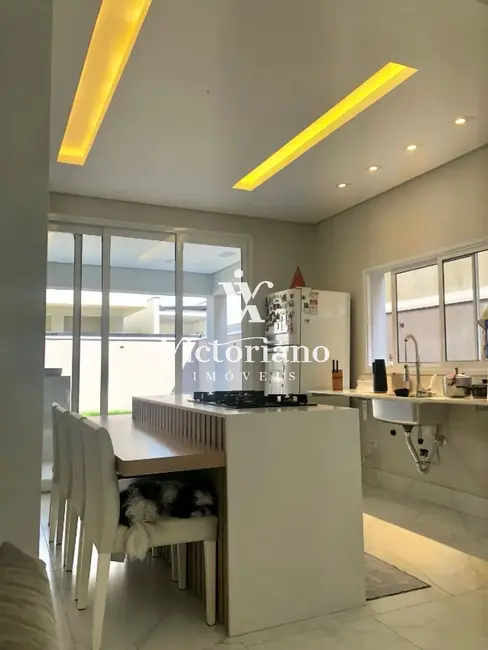 Foto 5 de Casa de Condomínio com 4 quartos à venda, 212m2 em Jardim Jacinto, Jacarei - SP