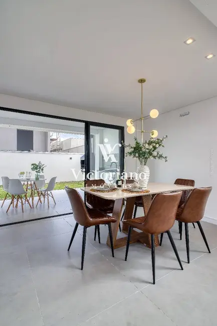 Casa de Condomínio com 3 quartos à venda, 230m2 em Sao Jose Dos Campos - SP - imagem 5 Foto 5 de Casa de Condomínio com 3 quartos à venda, 230m2 em Sao Jose Dos Campos - SP