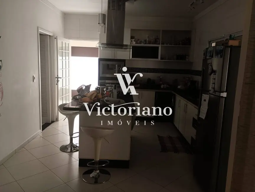 Casa de Condomínio com 4 quartos à venda, 325m2 em Jardim Terras de Santa Helena, Jacarei - SP - imagem 8 Foto 8 de Casa de Condomínio com 4 quartos à venda, 325m2 em Jardim Terras de Santa Helena, Jacarei - SP