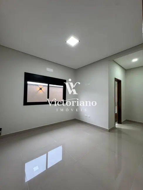 Foto 9 de Casa com 3 quartos à venda, 200m2 em Jardim Jacinto, Jacarei - SP