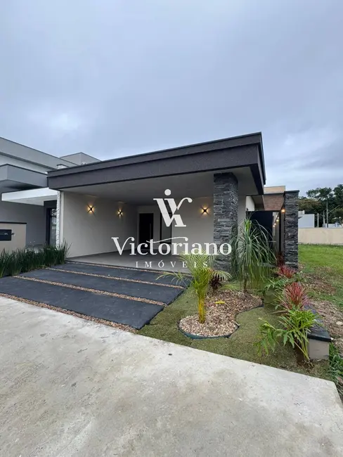 Foto 2 de Casa com 3 quartos à venda, 200m2 em Jardim Jacinto, Jacarei - SP