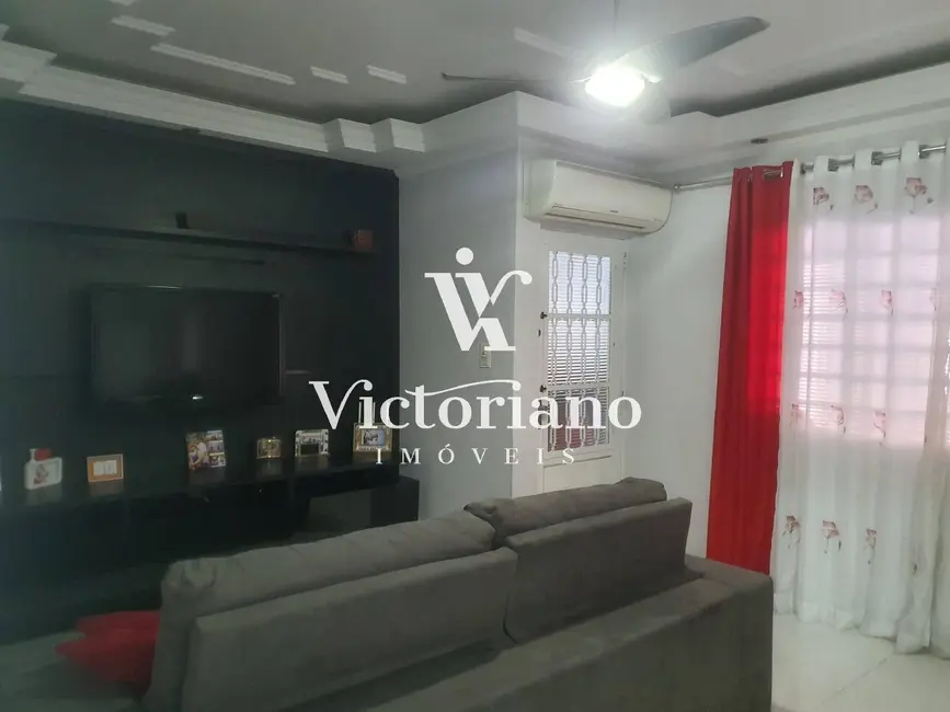 Foto 4 de Casa com 2 quartos à venda, 140m2 em Parque dos Príncipes, Jacarei - SP