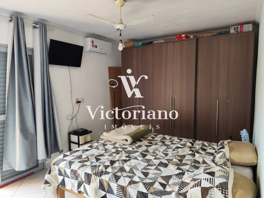 Sobrado com 4 quartos à venda, 180m2 em Sao Jose Dos Campos - SP - imagem 8 Foto 8 de Sobrado com 4 quartos à venda, 180m2 em Sao Jose Dos Campos - SP