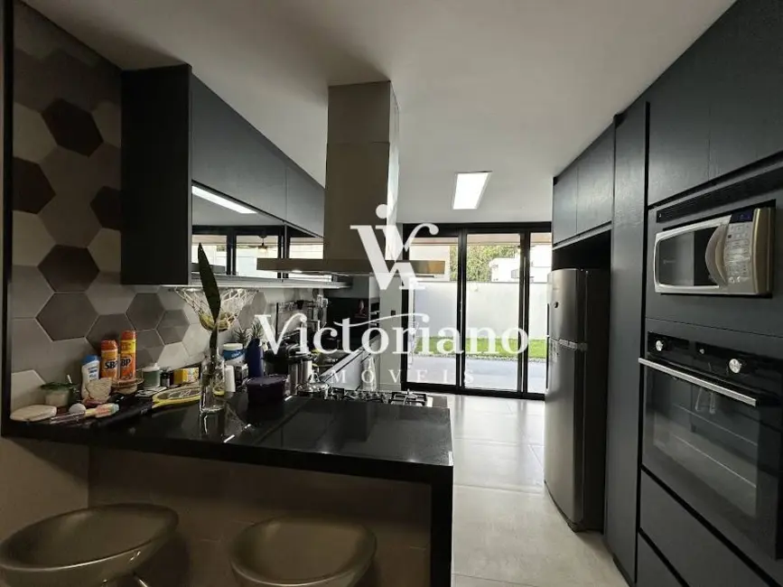 Foto 3 de Casa de Condomínio com 4 quartos à venda, 200m2 em Jardim Jacinto, Jacarei - SP