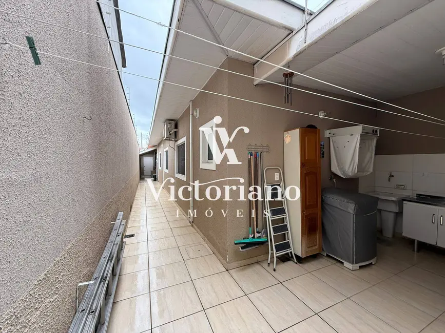 Casa com 3 quartos à venda, 150m2 em Sao Jose Dos Campos - SP - imagem 4 Foto 4 de Casa com 3 quartos à venda, 150m2 em Sao Jose Dos Campos - SP