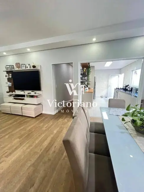 Casa com 3 quartos à venda, 250m2 em Cidade Jardim, Jacarei - SP - imagem 5 Foto 5 de Casa com 3 quartos à venda, 250m2 em Cidade Jardim, Jacarei - SP