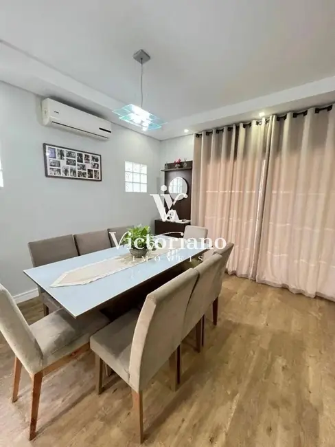 Casa com 3 quartos à venda, 250m2 em Cidade Jardim, Jacarei - SP - imagem 4 Foto 4 de Casa com 3 quartos à venda, 250m2 em Cidade Jardim, Jacarei - SP