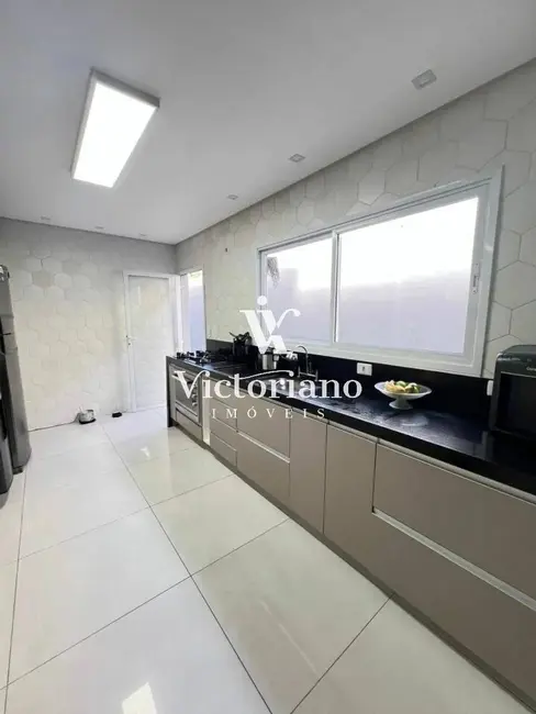 Casa com 3 quartos à venda, 250m2 em Cidade Jardim, Jacarei - SP - imagem 8 Foto 8 de Casa com 3 quartos à venda, 250m2 em Cidade Jardim, Jacarei - SP