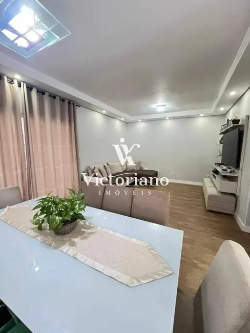 Casa com 3 quartos à venda, 250m2 em Cidade Jardim, Jacarei - SP - imagem 1 Foto 1 de Casa com 3 quartos à venda, 250m2 em Cidade Jardim, Jacarei - SP