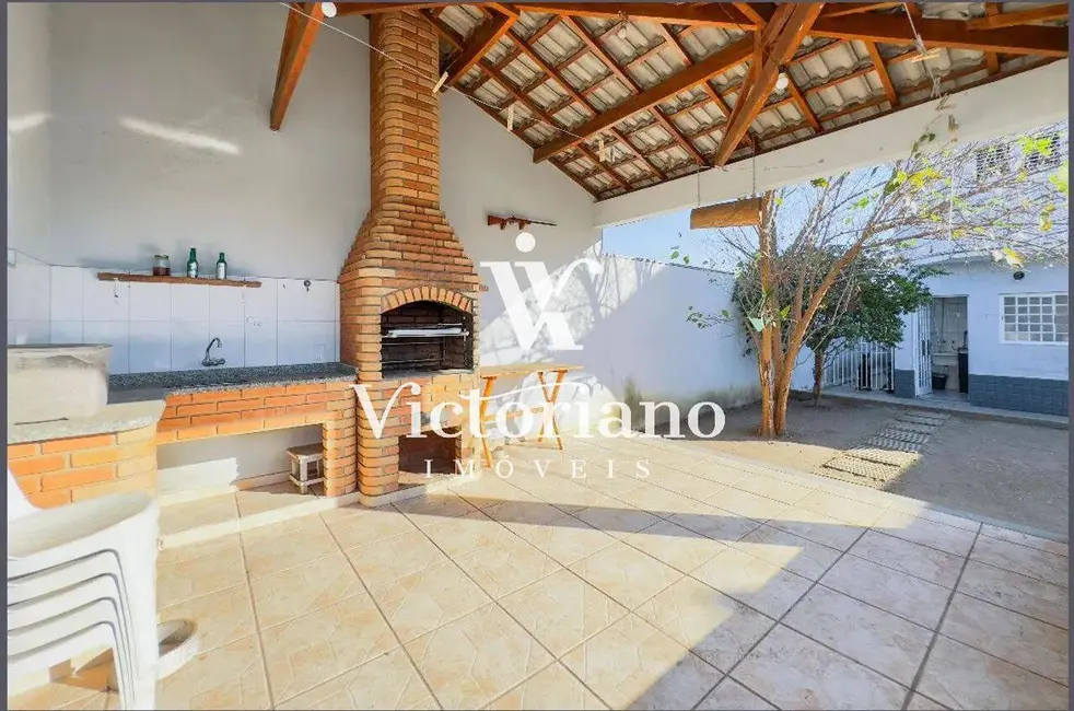 Foto 6 de Casa com 4 quartos à venda, 360m2 em Parque Santo Antônio, Jacarei - SP