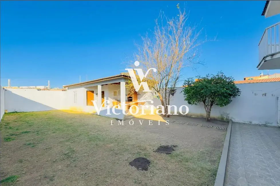 Foto 4 de Casa com 4 quartos à venda, 360m2 em Parque Santo Antônio, Jacarei - SP