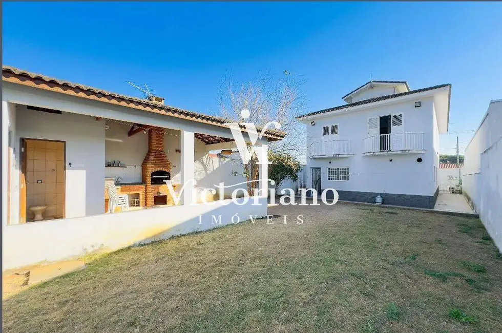 Foto 5 de Casa com 4 quartos à venda, 360m2 em Parque Santo Antônio, Jacarei - SP