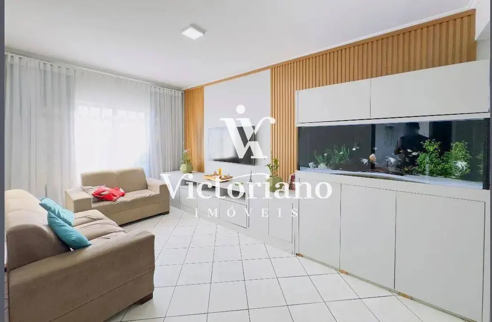 Foto 8 de Casa com 4 quartos à venda, 360m2 em Parque Santo Antônio, Jacarei - SP