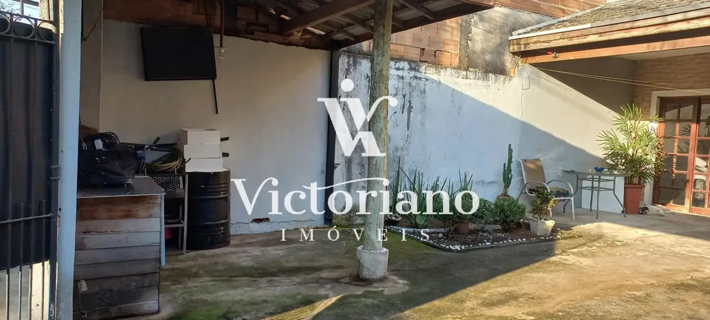 Casa com 3 quartos à venda, 140m2 em Residencial Santa Paula, Jacarei - SP - imagem 3 Foto 3 de Casa com 3 quartos à venda, 140m2 em Residencial Santa Paula, Jacarei - SP
