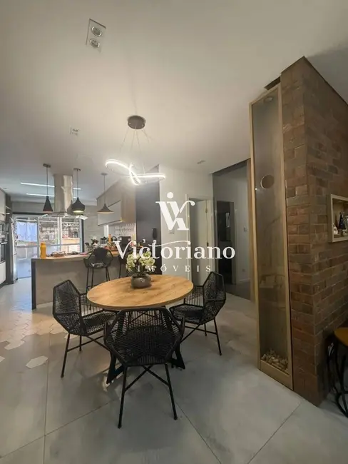 Foto 2 de Casa de Condomínio com 3 quartos à venda, 200m2 em Jardim Califórnia, Jacarei - SP
