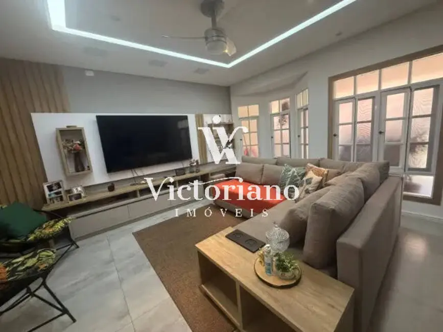 Foto 1 de Casa de Condomínio com 3 quartos à venda, 200m2 em Jardim Califórnia, Jacarei - SP