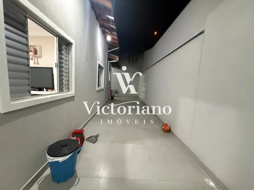 Foto 6 de Casa com 2 quartos à venda, 175m2 em Parque dos Príncipes, Jacarei - SP