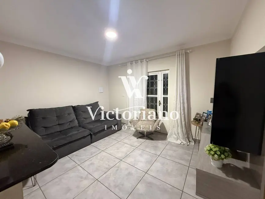 Foto 8 de Casa com 2 quartos à venda, 175m2 em Parque dos Príncipes, Jacarei - SP