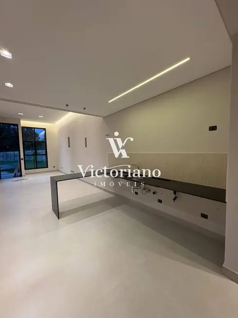 Foto 6 de Casa de Condomínio com 3 quartos à venda, 231m2 em Jardim Jacinto, Jacarei - SP