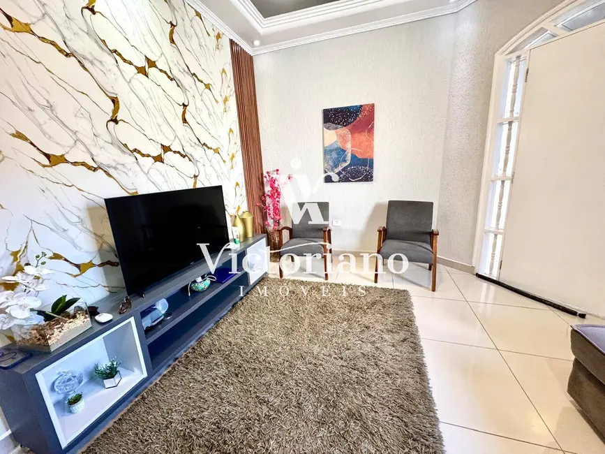 Casa com 3 quartos à venda, 175m2 em Loteamento Villa Branca, Jacarei - SP - imagem 2 Foto 2 de Casa com 3 quartos à venda, 175m2 em Loteamento Villa Branca, Jacarei - SP