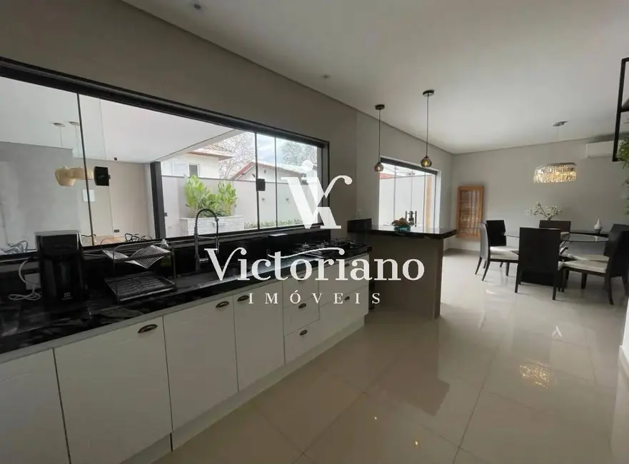 Casa de Condomínio com 3 quartos à venda, 252m2 em Sao Jose Dos Campos - SP - imagem 2 Foto 2 de Casa de Condomínio com 3 quartos à venda, 252m2 em Sao Jose Dos Campos - SP
