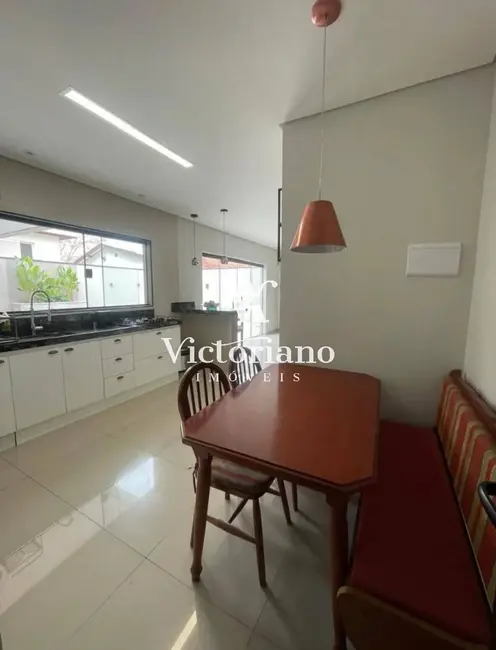 Casa de Condomínio com 3 quartos à venda, 252m2 em Sao Jose Dos Campos - SP - imagem 4 Foto 4 de Casa de Condomínio com 3 quartos à venda, 252m2 em Sao Jose Dos Campos - SP