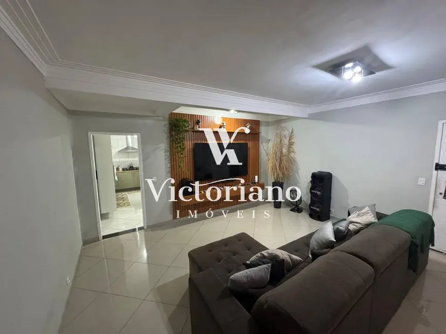 Sobrado com 4 quartos à venda, 250m2 em Sao Jose Dos Campos - SP - imagem 3 Foto 3 de Sobrado com 4 quartos à venda, 250m2 em Sao Jose Dos Campos - SP