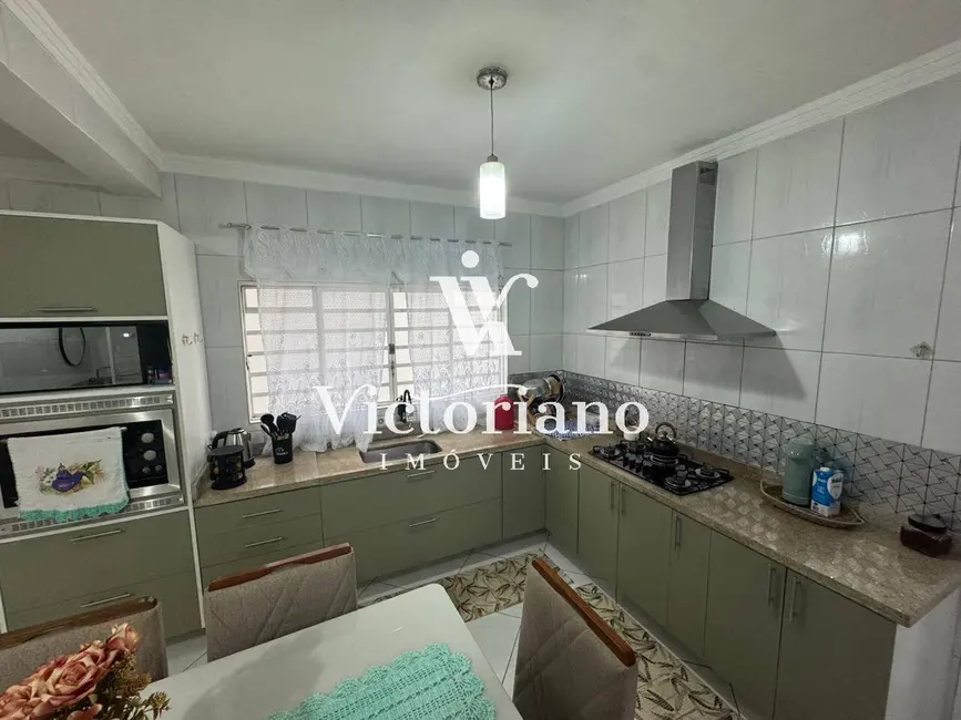 Sobrado com 4 quartos à venda, 250m2 em Sao Jose Dos Campos - SP - imagem 8 Foto 8 de Sobrado com 4 quartos à venda, 250m2 em Sao Jose Dos Campos - SP