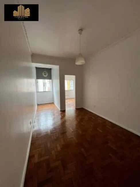 Apartamento com 2 quartos para alugar, 70m2 em Copacabana, Rio De Janeiro - RJ - imagem 4 Foto 4 de Apartamento com 2 quartos para alugar, 70m2 em Copacabana, Rio De Janeiro - RJ
