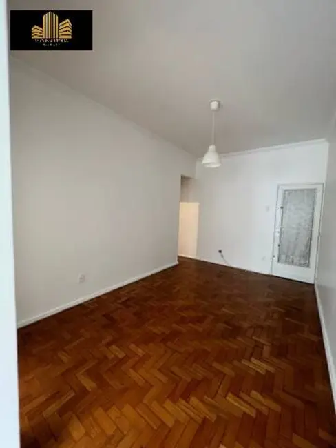 Apartamento com 2 quartos para alugar, 70m2 em Copacabana, Rio De Janeiro - RJ - imagem 6 Foto 6 de Apartamento com 2 quartos para alugar, 70m2 em Copacabana, Rio De Janeiro - RJ