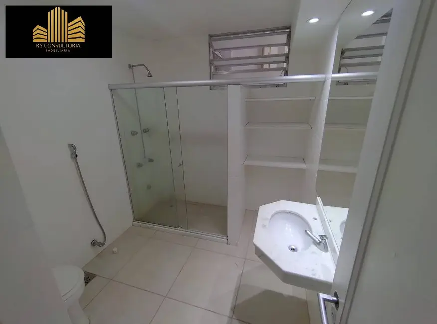 Apartamento com 3 quartos para alugar, 100m2 em Copacabana, Rio De Janeiro - RJ - imagem 9 Foto 9 de Apartamento com 3 quartos para alugar, 100m2 em Copacabana, Rio De Janeiro - RJ