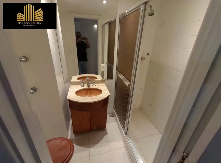 Apartamento com 3 quartos para alugar, 100m2 em Copacabana, Rio De Janeiro - RJ - imagem 8 Foto 8 de Apartamento com 3 quartos para alugar, 100m2 em Copacabana, Rio De Janeiro - RJ