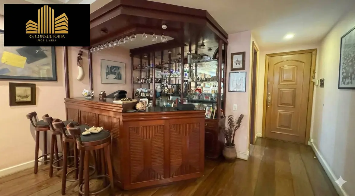 Apartamento com 3 quartos à venda, 224m2 em Copacabana, Rio De Janeiro - RJ - imagem 5 Foto 5 de Apartamento com 3 quartos à venda, 224m2 em Copacabana, Rio De Janeiro - RJ