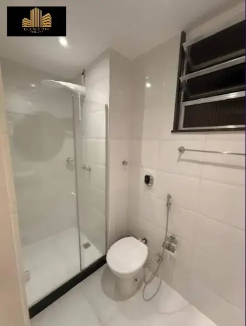 Kitnet com 1 quarto à venda, 30m2 em Copacabana, Rio De Janeiro - RJ - imagem 7 Foto 7 de Kitnet com 1 quarto à venda, 30m2 em Copacabana, Rio De Janeiro - RJ
