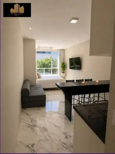 Kitnet com 1 quarto à venda, 30m2 em Copacabana, Rio De Janeiro - RJ - imagem 2 Foto 2 de Kitnet com 1 quarto à venda, 30m2 em Copacabana, Rio De Janeiro - RJ