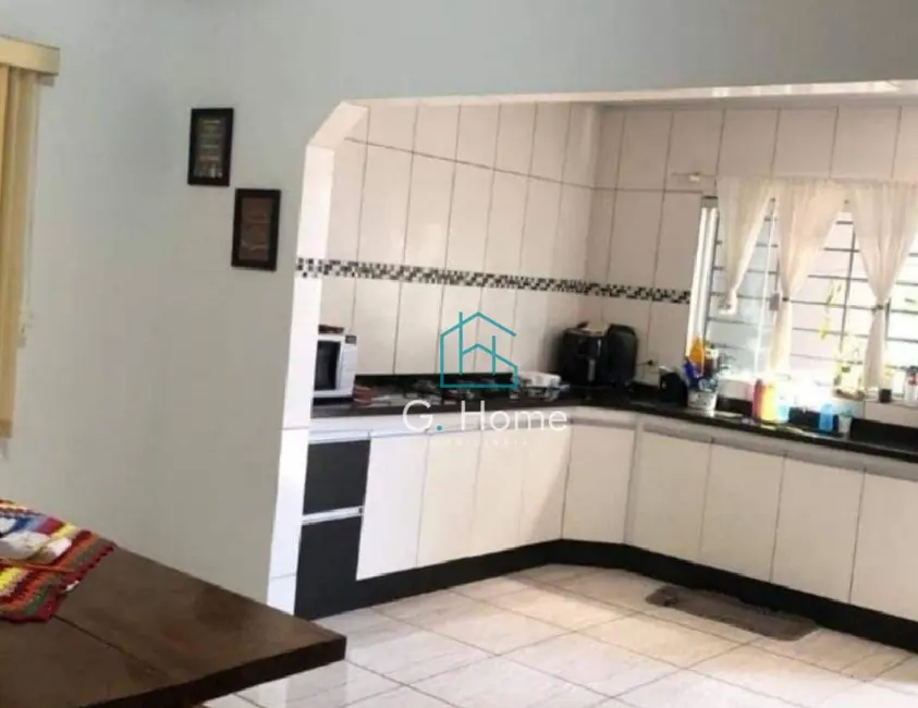 Casa com 3 quartos à venda, 203m2 em Pacaembu, Londrina - PR - imagem 8 Foto 8 de Casa com 3 quartos à venda, 203m2 em Pacaembu, Londrina - PR