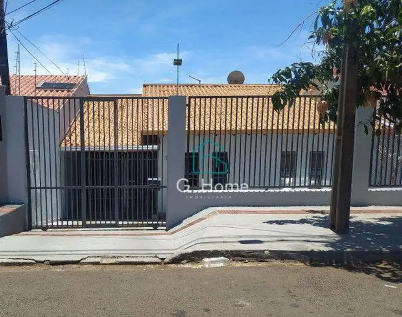 Casa com 3 quartos à venda, 203m2 em Pacaembu, Londrina - PR - imagem 1 Foto 1 de Casa com 3 quartos à venda, 203m2 em Pacaembu, Londrina - PR