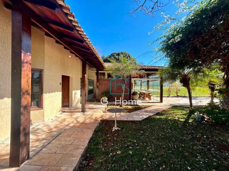 Casa com 3 quartos à venda, 2500m2 em Jardim Itatiaia 2, Londrina - PR - imagem 4 Foto 4 de Casa com 3 quartos à venda, 2500m2 em Jardim Itatiaia 2, Londrina - PR