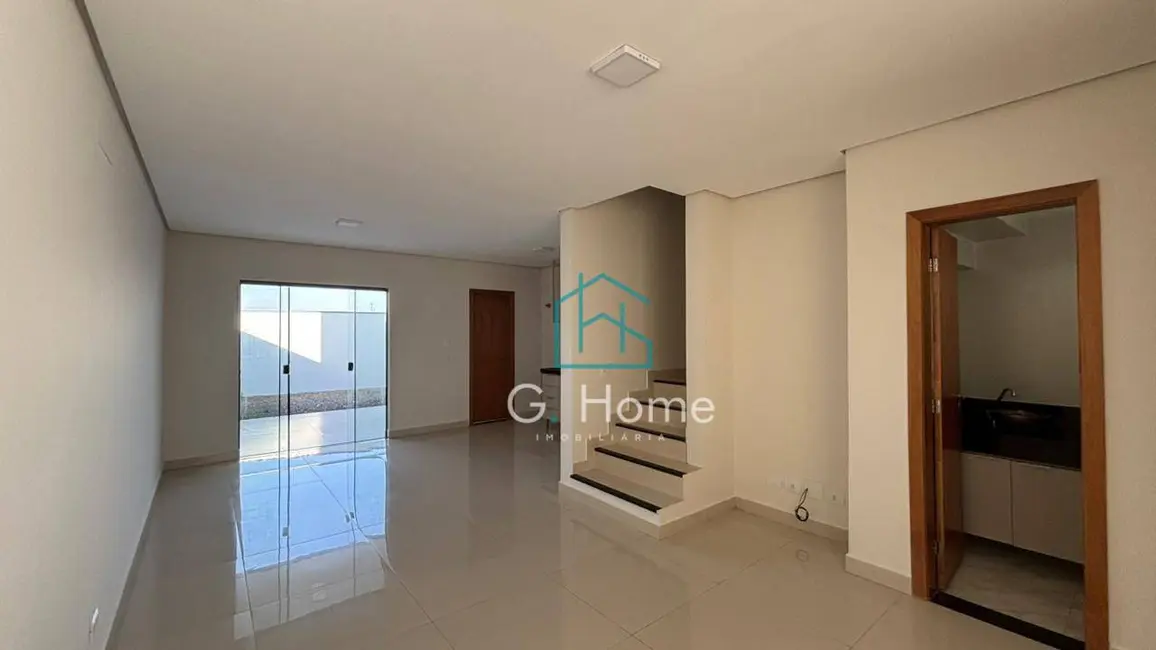 Sobrado com 3 quartos à venda, 132m2 em Sabará I, Londrina - PR - imagem 3 Foto 3 de Sobrado com 3 quartos à venda, 132m2 em Sabará I, Londrina - PR