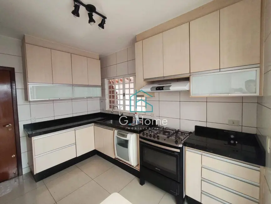 Casa com 3 quartos à venda, 338m2 em Londrina - PR - imagem 8 Foto 8 de Casa com 3 quartos à venda, 338m2 em Londrina - PR