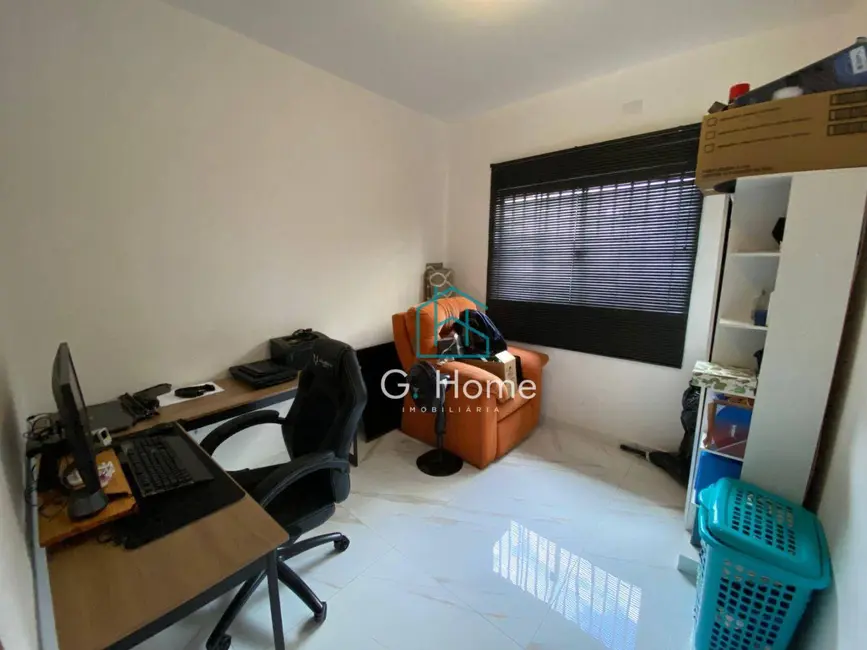 Casa com 3 quartos à venda, 180m2 em Colúmbia, Londrina - PR - imagem 8 Foto 8 de Casa com 3 quartos à venda, 180m2 em Colúmbia, Londrina - PR