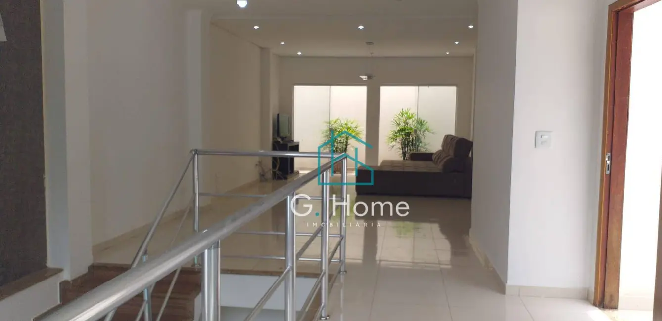 Casa com 4 quartos à venda, 495m2 em Califórnia, Londrina - PR - imagem 4 Foto 4 de Casa com 4 quartos à venda, 495m2 em Califórnia, Londrina - PR