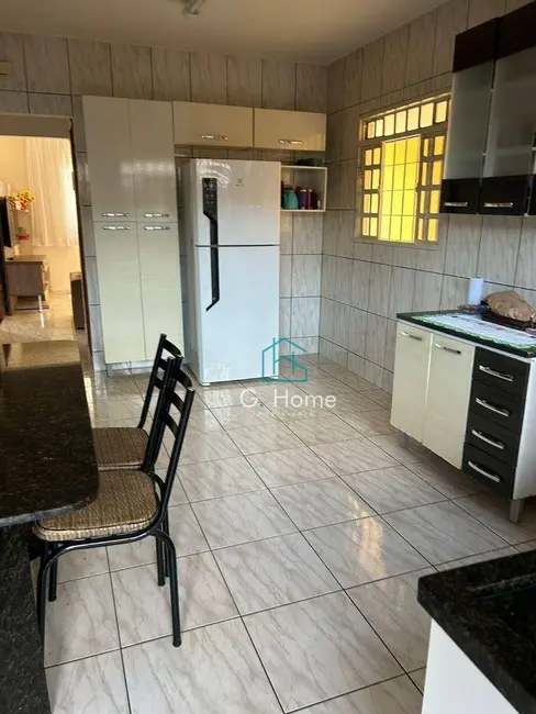 Casa com 6 quartos à venda, 250m2 em Lagoa Dourada, Londrina - PR - imagem 8 Foto 8 de Casa com 6 quartos à venda, 250m2 em Lagoa Dourada, Londrina - PR