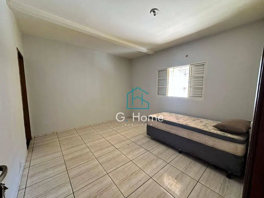Casa com 4 quartos à venda, 250m2 em Jardim Maria Celina, Londrina - PR - imagem 8 Foto 8 de Casa com 4 quartos à venda, 250m2 em Jardim Maria Celina, Londrina - PR