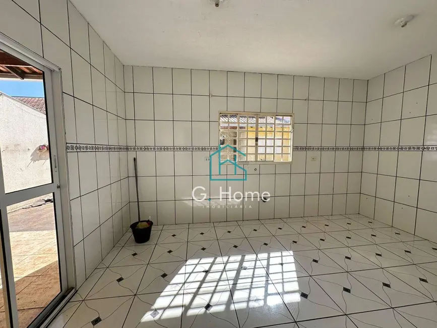 Casa com 4 quartos à venda, 250m2 em Jardim Maria Celina, Londrina - PR - imagem 3 Foto 3 de Casa com 4 quartos à venda, 250m2 em Jardim Maria Celina, Londrina - PR